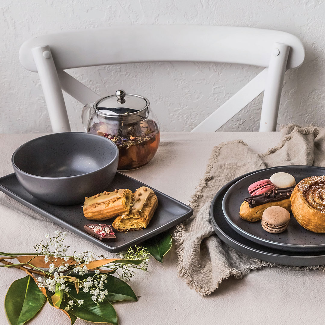 Tabletop display with charcoal crockery