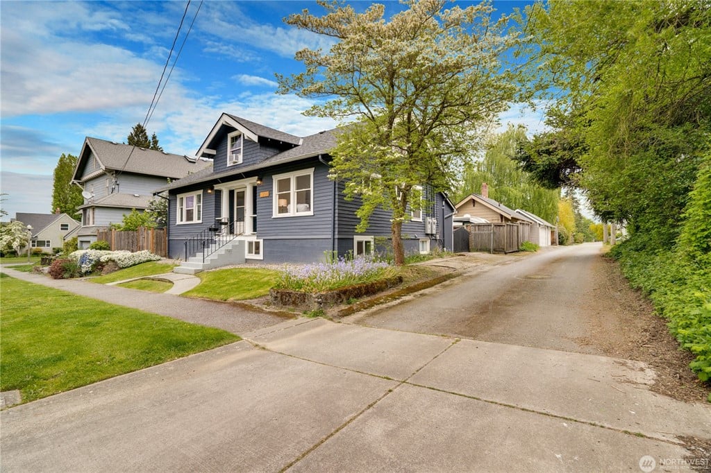 HOME - 1208 N 10th Street, Tacoma, WA 98403